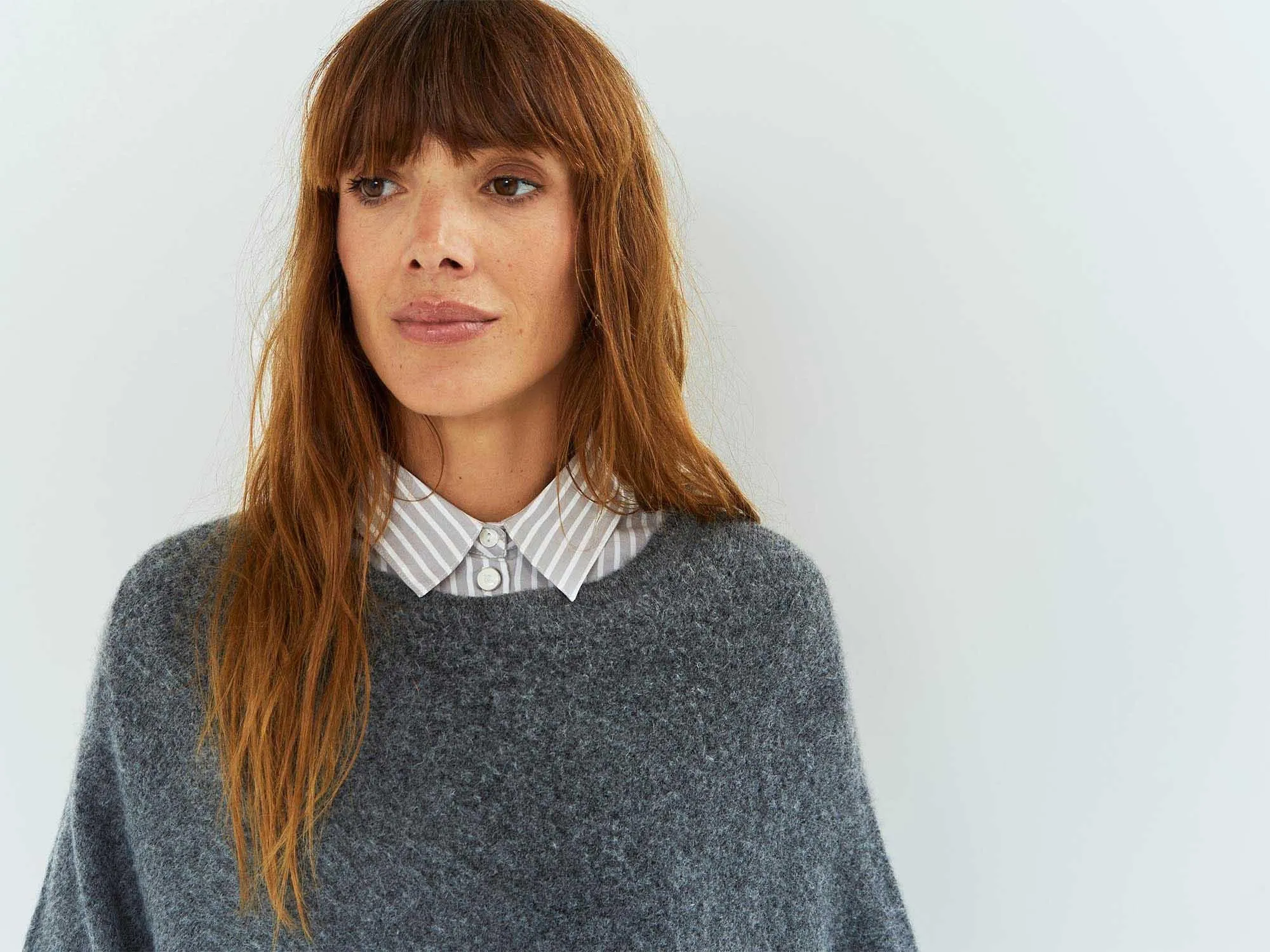 ALAMO - Poncho gris en tricot