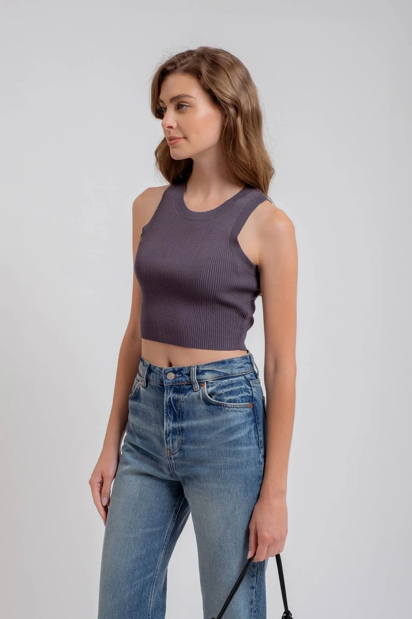 CREWNECK SLEEVELESS SWEATER KNIT CROP TOP