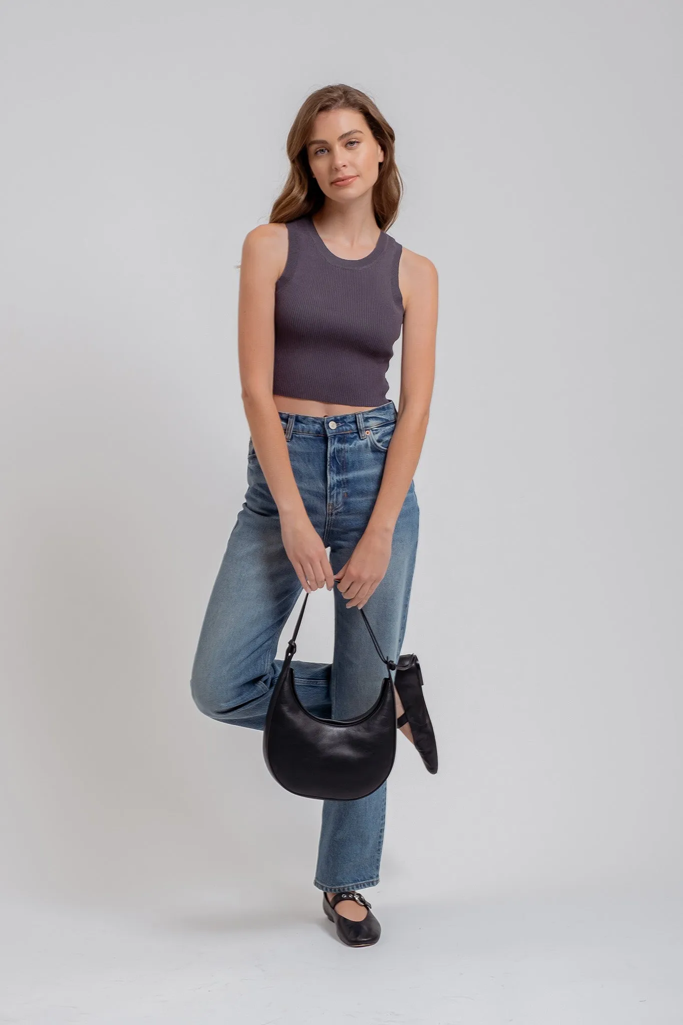 CREWNECK SLEEVELESS SWEATER KNIT CROP TOP